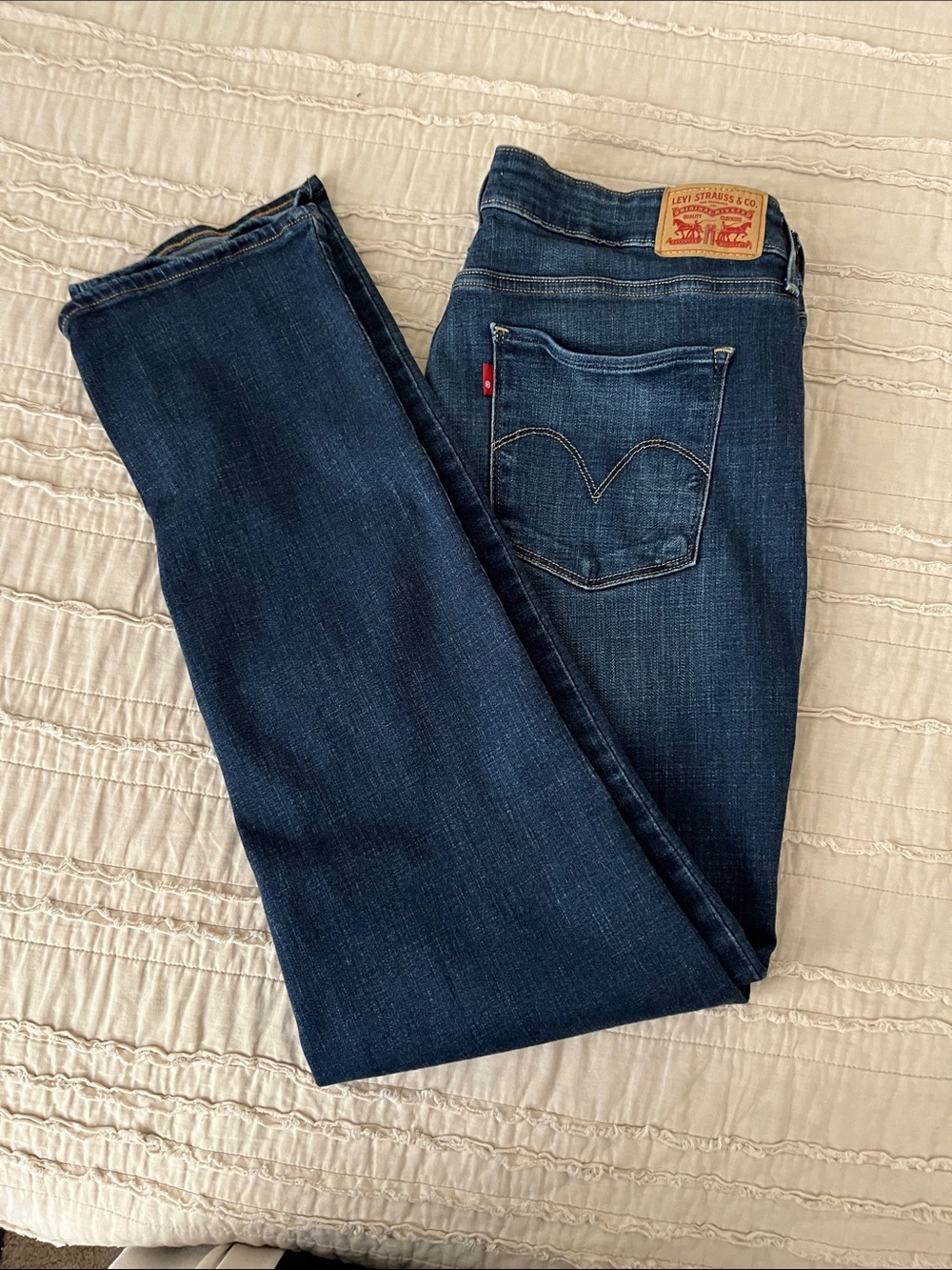 Levi's Women's Dark Indigo mid rise Skinny Jeans